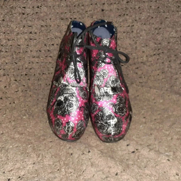 IRON FIST-Bright Light-Pink Satin Black Skull-Wedge Booties-Sz 6-Excellent - Picture 3 of 7